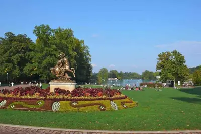 Jardin de l'établissement Le Rhône à vos pieds, Bellecour à quelques pas