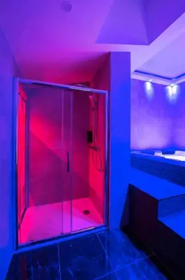 Salle de bains dans l'établissement Appartement jacuzzi hammam
