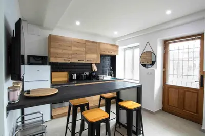Cuisine ou kitchenette dans l'établissement Appartement jacuzzi hammam