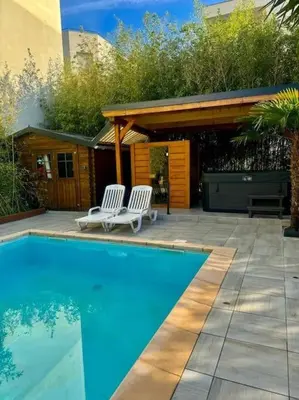 Piscine de l'établissement Chalet cosy et coconing ou située à proximité