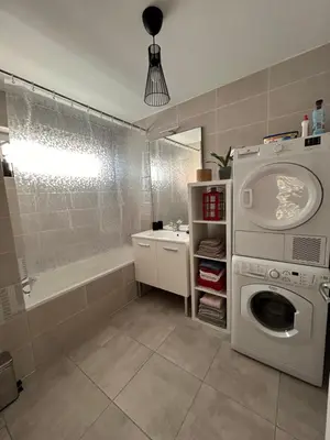 Cuisine ou kitchenette dans l'établissement Charmant T3 proche plaine de l’Ain