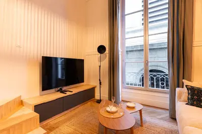 Télévision ou salle de divertissement dans l'établissement DIFY Opera Diva - Hotel de Ville