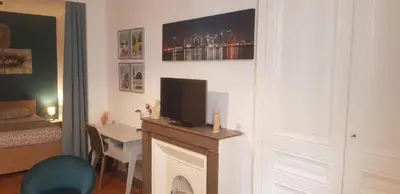 Télévision ou salle de divertissement dans l'établissement Le Couvent Saint Vincent