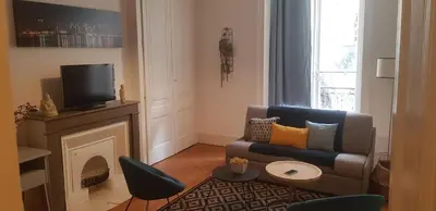 Télévision ou salle de divertissement dans l'établissement Le Couvent Saint Vincent