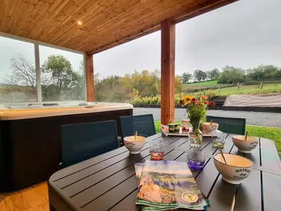 Boissons dans l'établissement Gîte cosy avec terrasse et jacuzzi privatif - FR-1-496-303