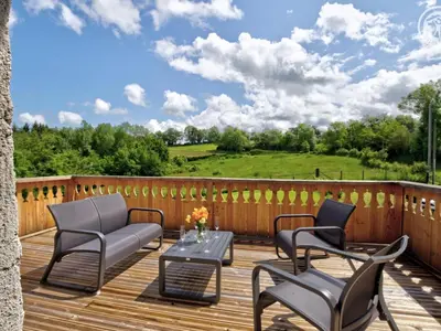 Balcon ou terrasse dans l'établissement Gîte cosy avec terrasse et jacuzzi privatif - FR-1-496-303