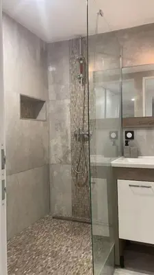 Salle de bains dans l'établissement Appartement Lyon dans maison calme
