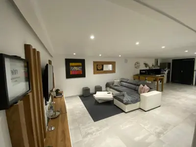 Télévision ou salle de divertissement dans l'établissement Appartement Lyon dans maison calme