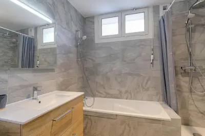Salle de bains dans l'établissement Élégant et Spacieux idéal déplacement Pro