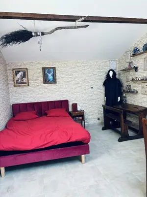 Coin salon dans l'établissement La chambre des secrets Perougien