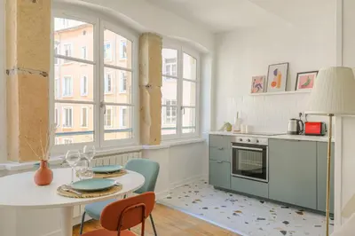 Cuisine ou kitchenette dans l'établissement Design et cosy en hypercentre