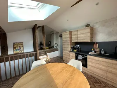 Cuisine ou kitchenette dans l'établissement La maison du village