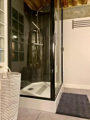Salle de bains dans l'établissement Loft moderne & cosy Terreaux / Croix Rousse - Courts et longs séjours