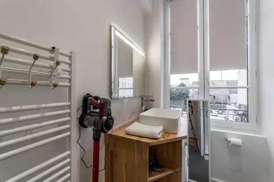 Salle de bains dans l'établissement All in Lyon | Studio neuf design – 2ᵉ étage