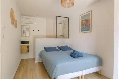 Un ou plusieurs lits dans un hébergement de l'établissement Sunny House - Villa 4 chambres - Saint Genis Les Ollières