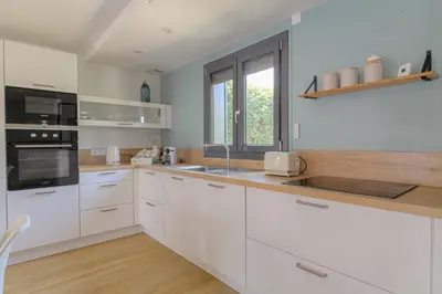 Cuisine ou kitchenette dans l'établissement Sunny House - Villa 4 chambres - Saint Genis Les Ollières