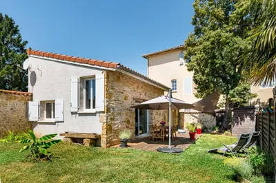 Jardin de l'établissement Gite du Beaujolais Lyonnais