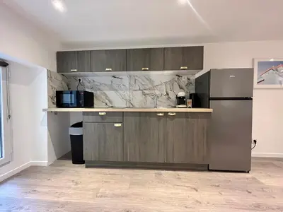 Cuisine ou kitchenette dans l'établissement Suite Maël - Appartement 4 personnes - Check in h24 & Wifi