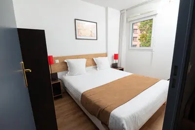 Un ou plusieurs lits dans un hébergement de l'établissement Apparthotel Privilodges Lyon Lumière