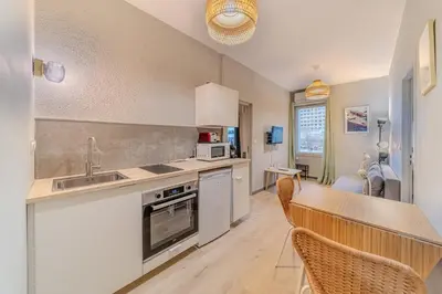 Cuisine ou kitchenette dans l'établissement Les Halles - Appartement avec 2 chambre proche de la Part Dieu
