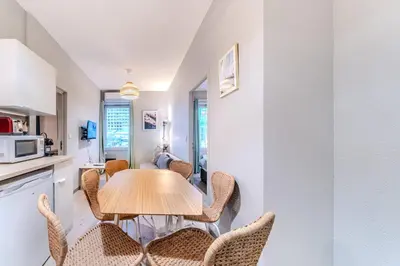 Cuisine ou kitchenette dans l'établissement Les Halles - Appartement avec 2 chambre proche de la Part Dieu