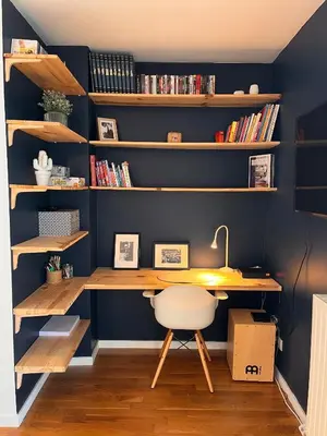 Bibliothèque dans l'appartement