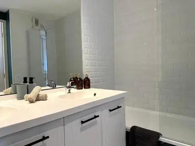 Salle de bains dans l'établissement Le tête dOr, BNBConciergerie