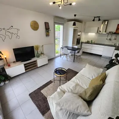 Appt 2 chambres au calme - jardin privé - Metro D