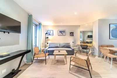 Télévision ou salle de divertissement dans l'établissement L’Appart des Halles 1 Bedroom Near Part-Dieu