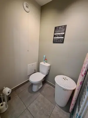 Salle de bains dans l'établissement Appartement de standing au centre de Chassieu