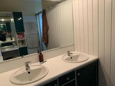 Salle de bains dans l'établissement Villa de 3 chambres avec piscine chauffée