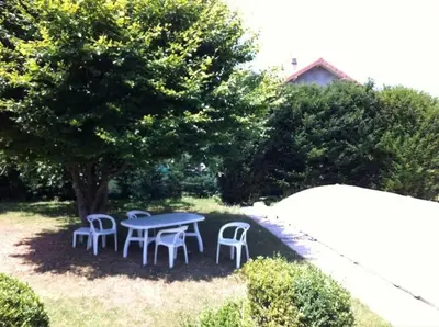 Jardin de l'établissement Villa de 3 chambres avec piscine chauffée