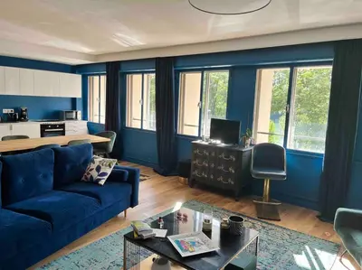 Coin salon dans l'établissement Appartement spacieux 2 chambres avec vue sur le Rhône et parc