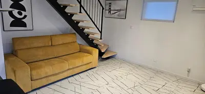Coin salon dans l'établissement appartement guy