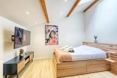 Un ou plusieurs lits dans un hébergement de l'établissement NEW / Belle et Rebelle avec jacuzzi
