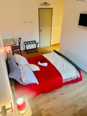Un ou plusieurs lits dans un hébergement de l'établissement Chambres d'hôtes Les Vernayes