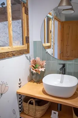 Salle de bains dans l'établissement La Fée Capucine - Chambres et table d'hôtes - Espace bien-être et massages