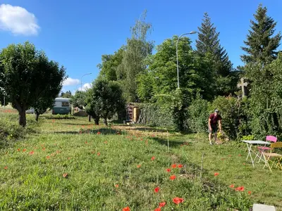 Jardin de l'établissement La Fée Capucine - Chambres et table d'hôtes - Espace bien-être et massages
