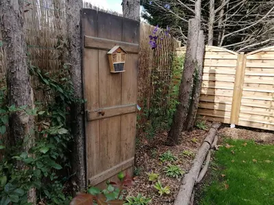 Jardin de l'établissement L'Embellie un gîte tout confort et cocooning