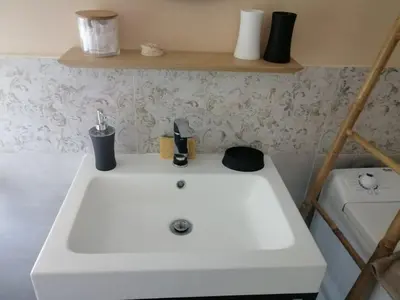 Salle de bains dans l'établissement L'Embellie un gîte tout confort et cocooning