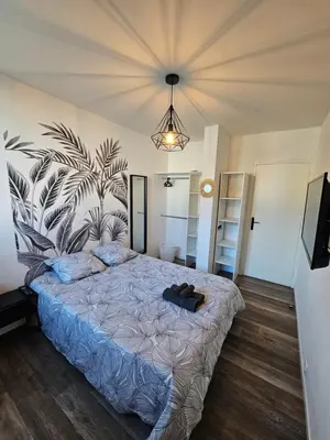 Un ou plusieurs lits dans un hébergement de l'établissement Charmant & spacieux 3 chambres - MM Apartment - Lyon Grand Parilly