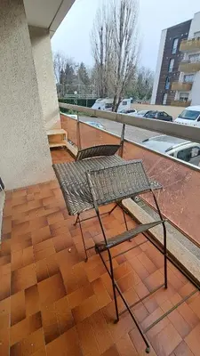 Balcon ou terrasse dans l'établissement Studio cosy 33 m² limite Lyon. Parking privatif.