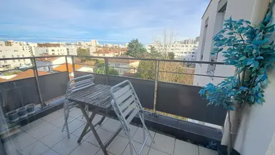 Balcon ou terrasse dans l'établissement Appartement cosy 3 pièces avec garage privatif