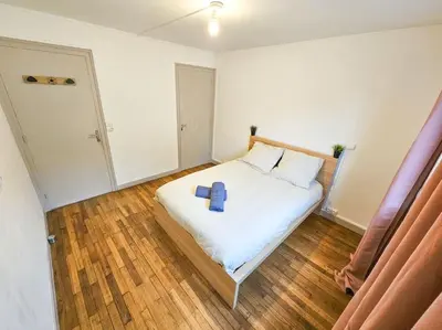 Un ou plusieurs lits dans un hébergement de l'établissement Le Bergson 3 chambres Stationnement gratuit