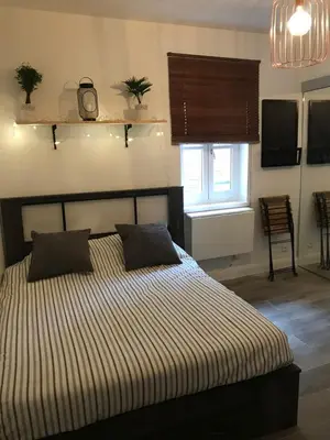 Un ou plusieurs lits dans un hébergement de l'établissement Cozy Studio for 2 People Blandan Sathonay Terreaux
