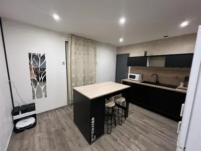 Cuisine ou kitchenette dans l'établissement maison guy