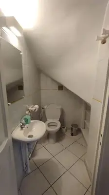 Salle de bains dans l'établissement Jolie maison de 4 chambres avec jardinet