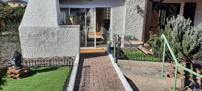 Jardin de l'établissement Jolie maison de 4 chambres avec jardinet