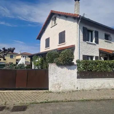 Jolie maison de 4 chambres avec jardinet