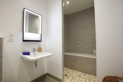 Salle de bains dans l'établissement Maison SYRAH